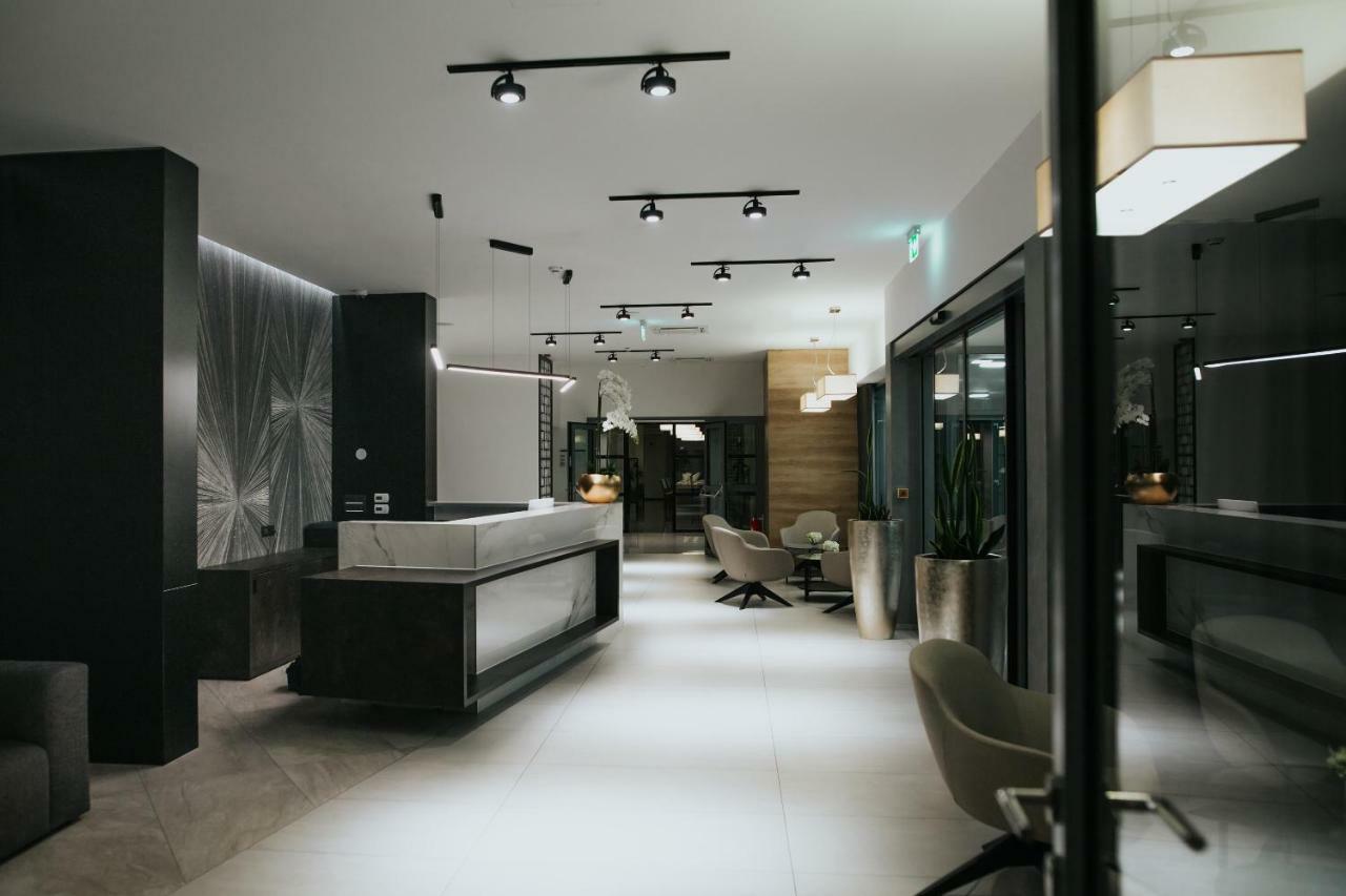 Hotel Zelenkrov Cepin Buitenkant foto